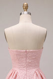 Strapless roze Jacquard A-lijn rucheerjurk korte homecomingjurk