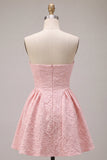 Strapless roze Jacquard A-lijn rucheerjurk korte homecomingjurk