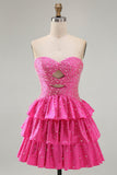 Een gelaagde ruche, fuchsia homecomingjurk met parels met parels bezet