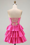 Een gelaagde ruche, fuchsia homecomingjurk met parels met parels bezet