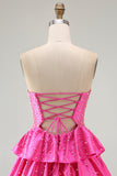Een gelaagde ruche, fuchsia homecomingjurk met parels met parels bezet