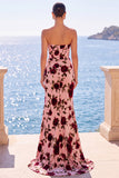 Roze, rood bloemenkorset met gerimpelde, strapless schede maxijurk met split