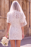 Witte schede met hoge hals pofmouwen Bloemen Mini Elopement trouwjurk