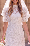 Witte schede met hoge hals pofmouwen Bloemen Mini Elopement trouwjurk