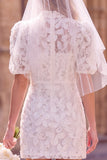 Witte schede met hoge hals pofmouwen Bloemen Mini Elopement trouwjurk