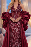 Bordeauxrode Zeemeermin Halter met gerimpelde opvallende mouwen Lange Pageantjurk met pailletten