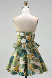Groene bloemen strapless A-lijn gelaagde korte homecomingjurk met ruches