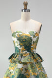 Groene bloemen strapless A-lijn gelaagde korte homecomingjurk met ruches