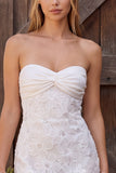 Strapless ivoor bodycon kanten met gerimpelde bloemen korte bruidsdouchejurk