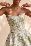 Lichtgroene A-lijn parelmoer korset strapless Baskische taille korte homecoming jurk