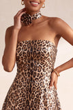 Glinsterende luipaardprint pailletten strapless korte homecomingjurk met rosette choker
