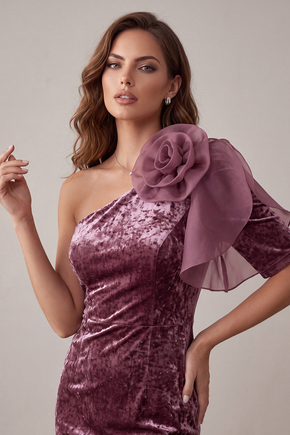 Vintage Mauve Velvet Bodycon Cocktailjurk met één schouder en 3D-bloem