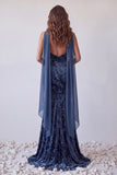 Strapless marineblauwe fluwelen zeemeermin lange gerimpelde jurk met halssjaal