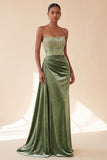 Groene korsetschede strapless fluweel, gerimpelde lange formele jurk met een zijstrip