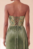 Groene korsetschede strapless fluweel, gerimpelde lange formele jurk met een zijstrip