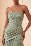 Strapless saliegroen A-lijn tule gevederde pailletten lange formele jurk met drapering