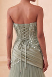Strapless saliegroen A-lijn tule gevederde pailletten lange formele jurk met drapering