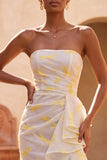Strapless ivoorkleurige zeemeermin, gerimpelde, gerimpelde lange formele jurk met sweep sleep