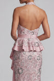 Lichtroze Sheath Halter Draperen Midi Moeder van de Bruid Jurk met kralen