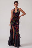 Zwarte fluwelen halterhals met gerimpelde schede Lange Mother of the Bride jurk met ruchesplit