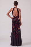 Zwarte fluwelen halterhals met gerimpelde schede Lange Mother of the Bride jurk met ruchesplit