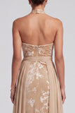 Champagnefluweel halter hals jacquard gerimpeld lange moeder van de bruid jurk met sjerp