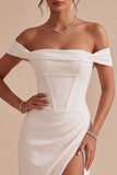 Witte off-the-shoulder korset-sheath midi verlovingsjurk met split