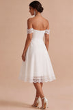 Off-the-shoulder A-lijn gerimpelde midi kleine witte jurk met kant