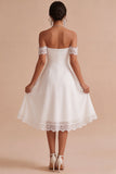 Off-the-shoulder A-lijn gerimpelde midi kleine witte jurk met kant