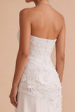 Strapless witte bloemen-geappliqueerde verlovingsjurk met hoge tot lage zoom