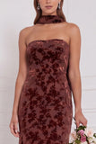 Espresso Burnout fluweel strapless schede lange bruidsmeisjesjurk met halsdoek