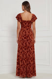 Brown Burnout Velvet Schede Vierkante Hals, Flutter Mouwen Lange Bruidsmeisjesjurk met zijsplit