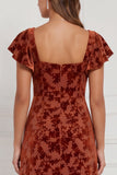 Brown Burnout Velvet Schede Vierkante Hals, Flutter Mouwen Lange Bruidsmeisjesjurk met zijsplit