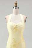 Narcissen Strakke Halter Rimpelde Korte Homecoming Jurk met bloemenborduursel