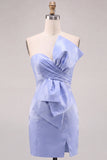 Lichtblauwe strapless satijnen korte homecomingjurk met strikdetail