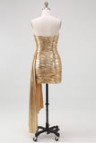 Koninklijk blauwe metallic gerimpelde strapless korte homecomingjurk met zijwaartse cascade
