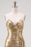 Koninklijk blauwe metallic gerimpelde strapless korte homecomingjurk met zijwaartse cascade