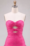 Fuchsia strapless uitgesneden A-lijn kralenbezette korte homecomingjurk met ruchezoom