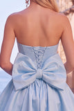 Zwarte strapless A-lijn homecoming jurk met bubbelzoom en strik aan de achterkant