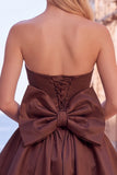 Zwarte strapless A-lijn homecoming jurk met bubbelzoom en strik aan de achterkant