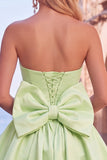 Zwarte strapless A-lijn homecoming jurk met bubbelzoom en strik aan de achterkant