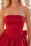 Zwarte strapless A-lijn homecoming jurk met bubbelzoom en strik aan de achterkant