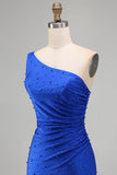 Koninklijk blauwe parelparels met één schouder gerimpelde bodycon korte homecomingjurk met kralen