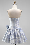 Stoffige blauwe Jacquard Pearls A-lijn strapless korte homecomingjurk met strik