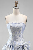 Stoffige blauwe Jacquard Pearls A-lijn strapless korte homecomingjurk met strik