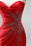 Strapless zeemeermin gerimpelde, sweep sleep satijnrode galajurk met split