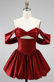 Bordeaux off-the-shoulder uitgesneden korte homecomingjurk met een bubbelzoom