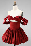 Bordeaux off-the-shoulder uitgesneden korte homecomingjurk met een bubbelzoom