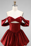 Bordeaux off-the-shoulder uitgesneden korte homecomingjurk met een bubbelzoom