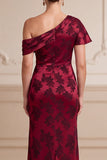 Bordeauxrode schede asymmetrisch Eenschouder Jacquard Maxi Moeder van de Bruid Jurk met zijsplit